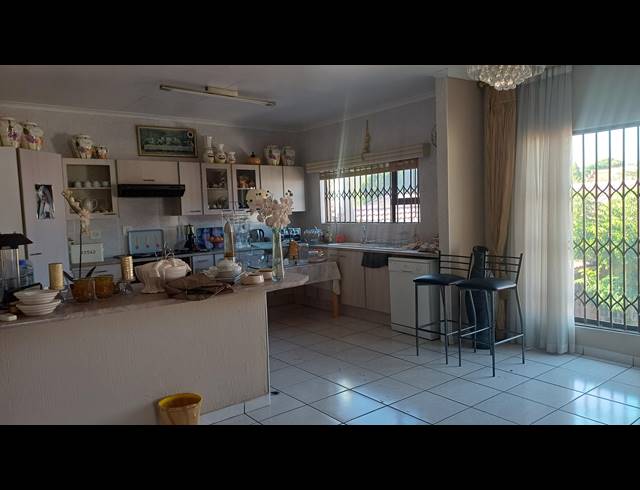 5 BEDROOM FREEHOLD FOR SALE IN WINCHESTER HILLS
